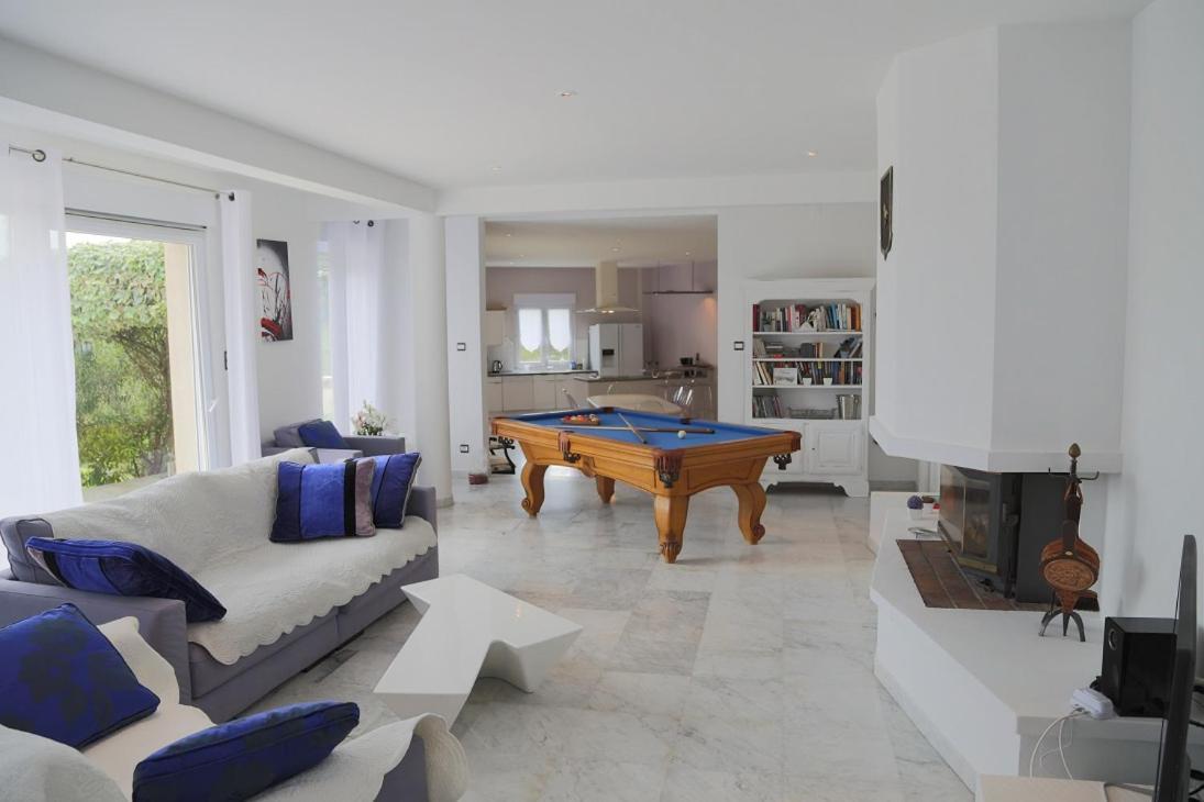 Elegante Villa De 180M3 Avec La Superbe Vue Connaux Exterior photo